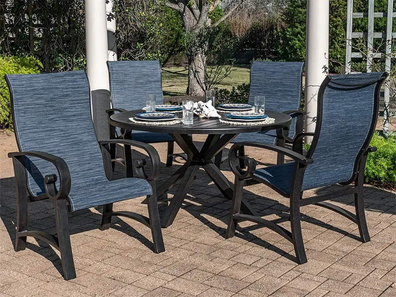 Solstice verouderd brons aluminium met slinger 5-delige eetset (52 inch eettafel)